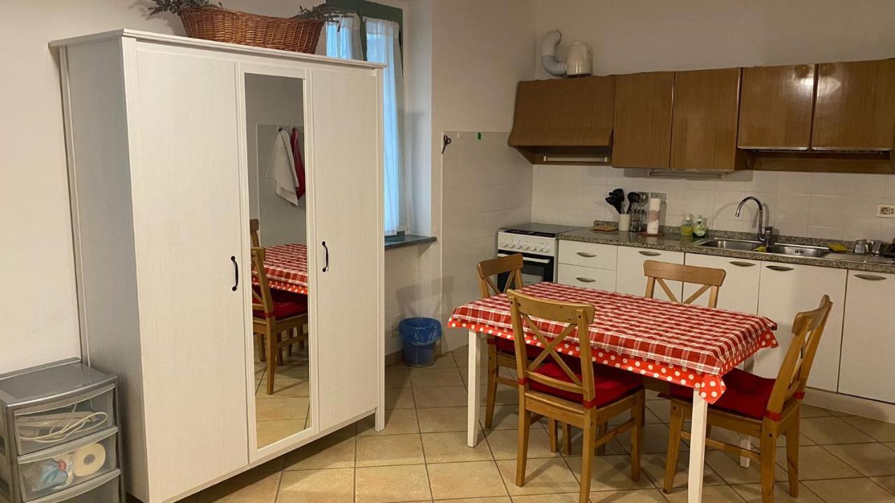 Al Vecchio Pero, Con Ampio Giardino Privato Villa La Morra Exteriör bild