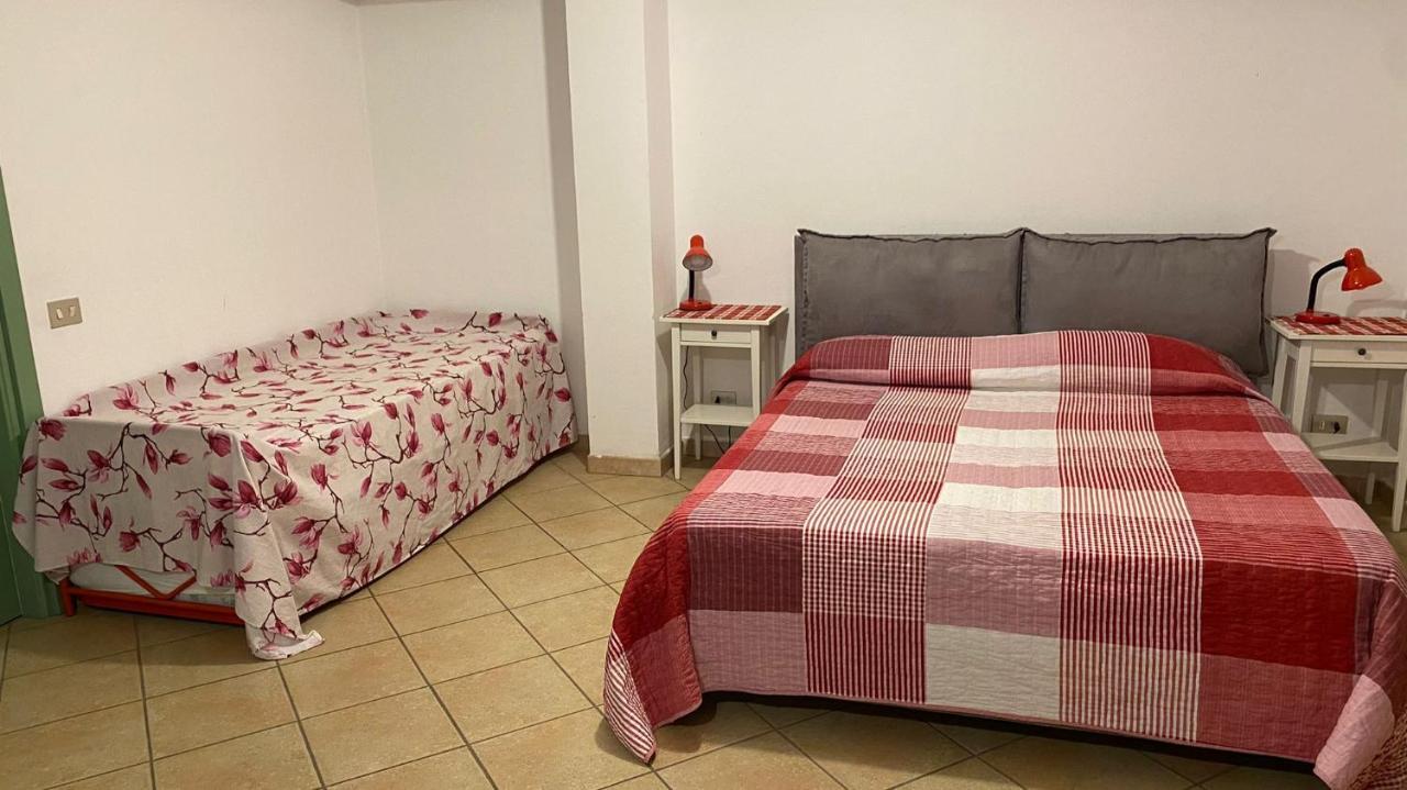 Al Vecchio Pero, Con Ampio Giardino Privato Villa La Morra Exteriör bild
