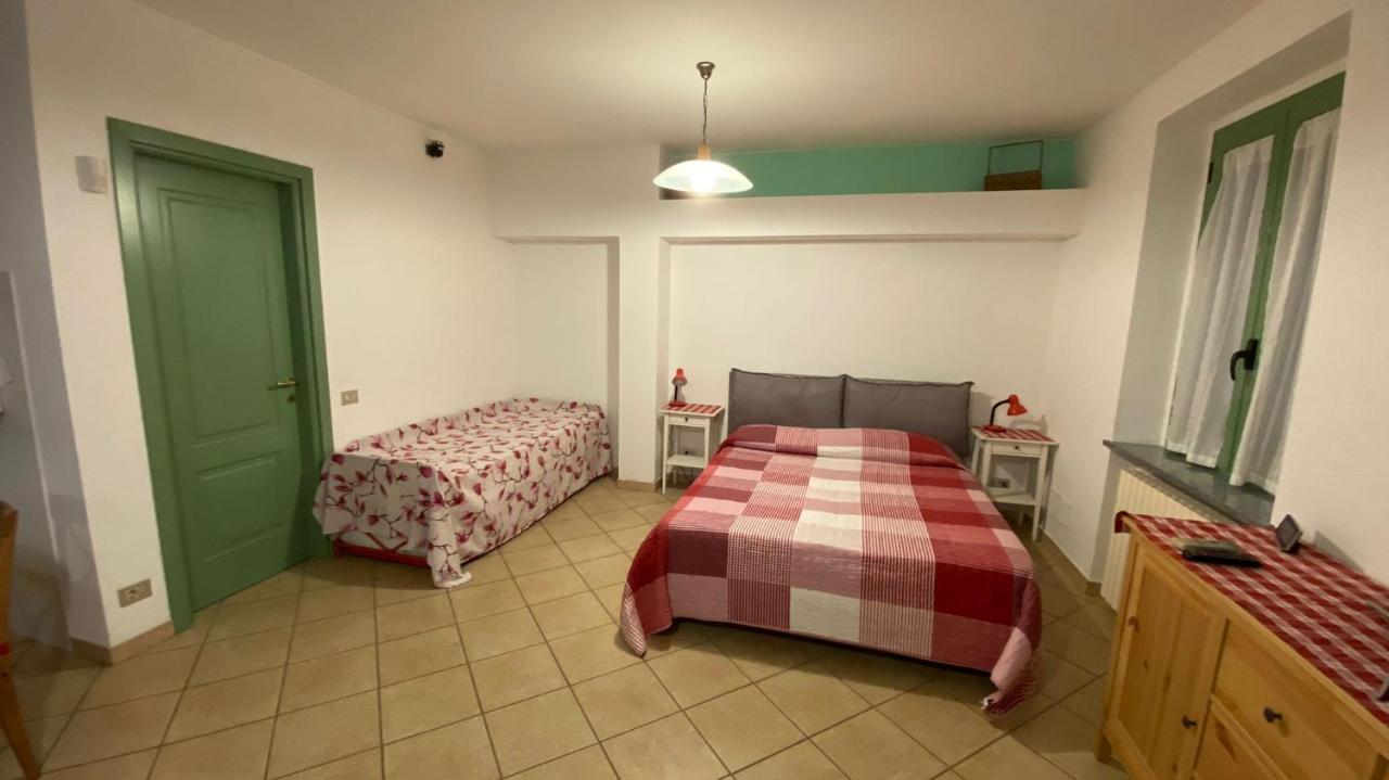 Al Vecchio Pero, Con Ampio Giardino Privato Villa La Morra Exteriör bild